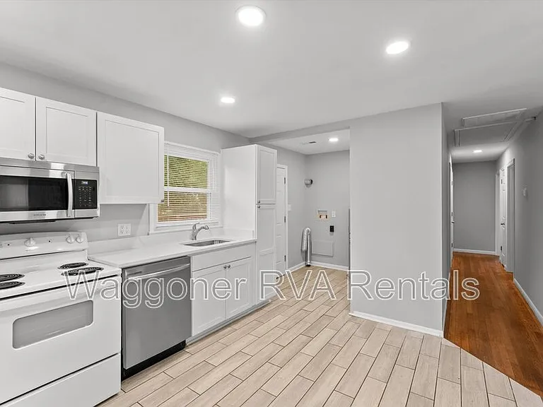 924 Kingsway Rd — Photo 34