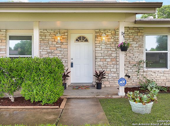 3rd image of 7418 Midcrown Dr