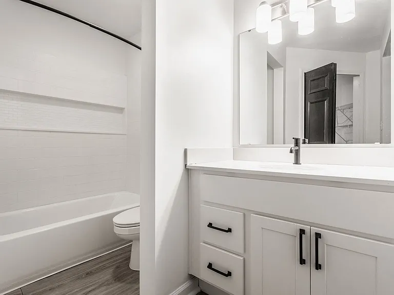Sundance Apartments — Photo 16