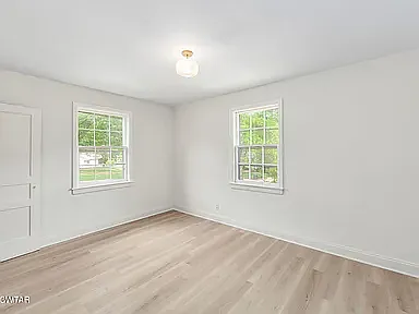 402 Edgewood St — Photo 6