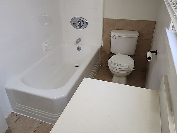 3rd image of 2103 N Lincoln St