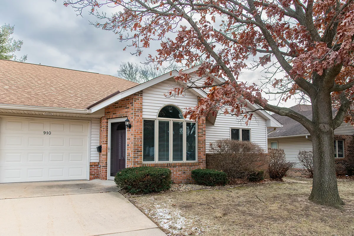Building Photo - 910 Hope Dr