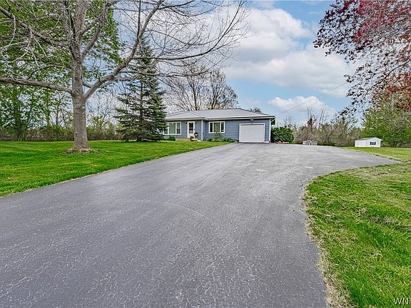 3rd image of 7964 Chestnut Ridge Rd