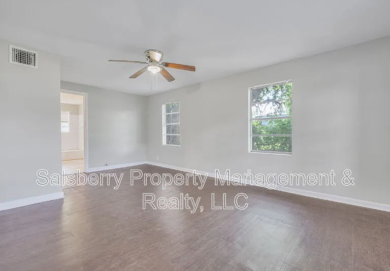 107 Windsor Ct — Photo 12