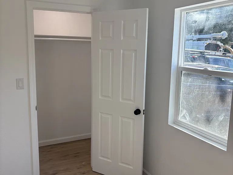 1515 W Bristol Ave — Photo 19