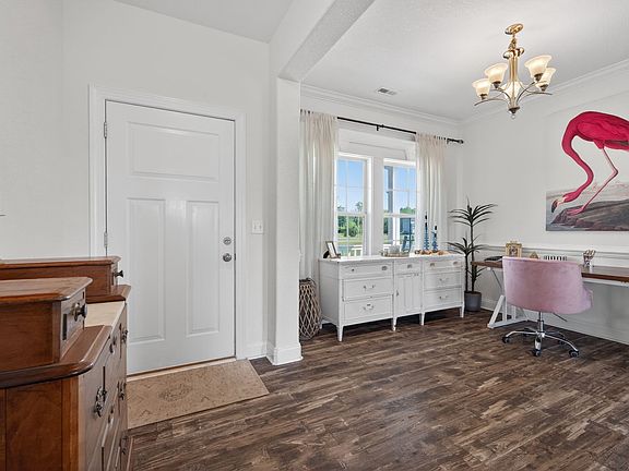 4th image of 191 Arabian Ln