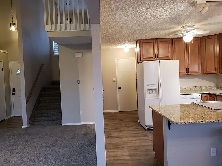 2504 1/2 Rose Dr #B — Photo 6