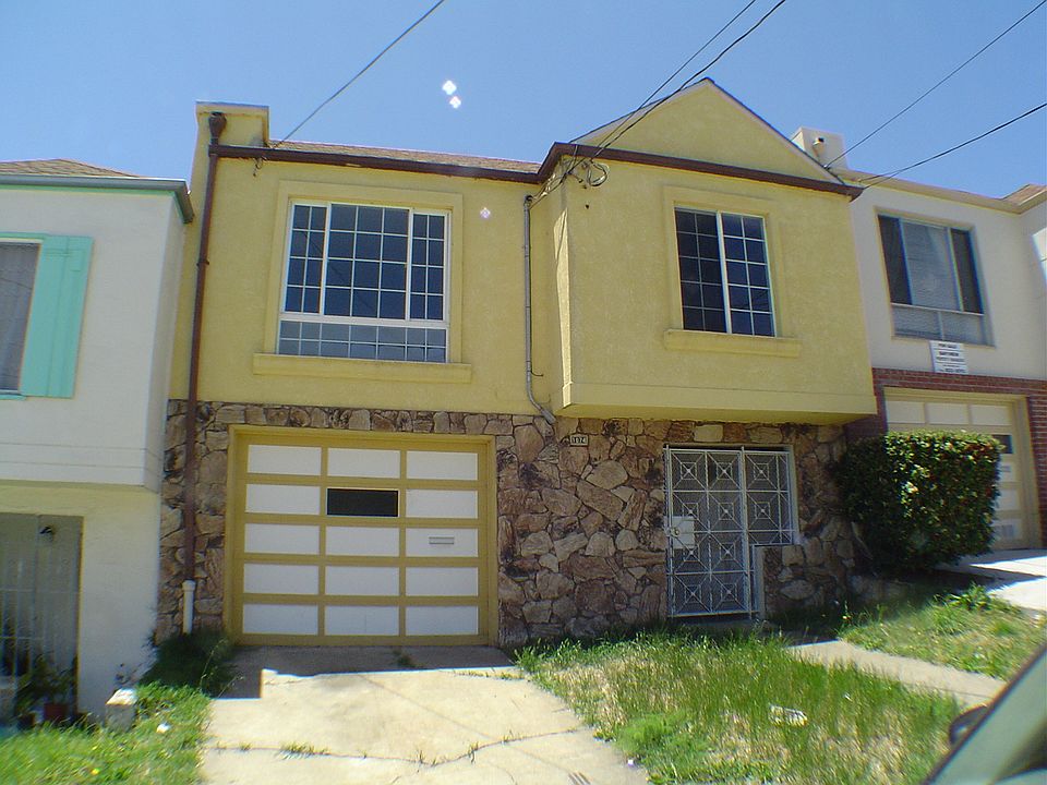 1st image of 1074 Goettingen St