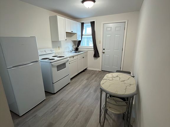 3rd image of 119 S Walnut St