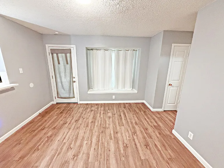 1302 Whitegate — Photo 11