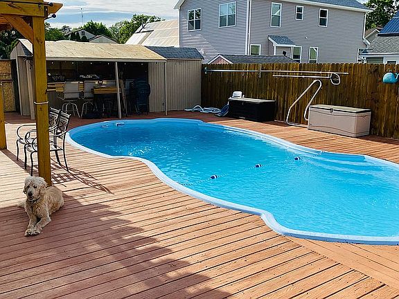 Pool and tiki bar 