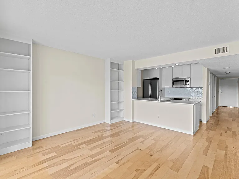 286 Cypress Point Dr — Photo 2