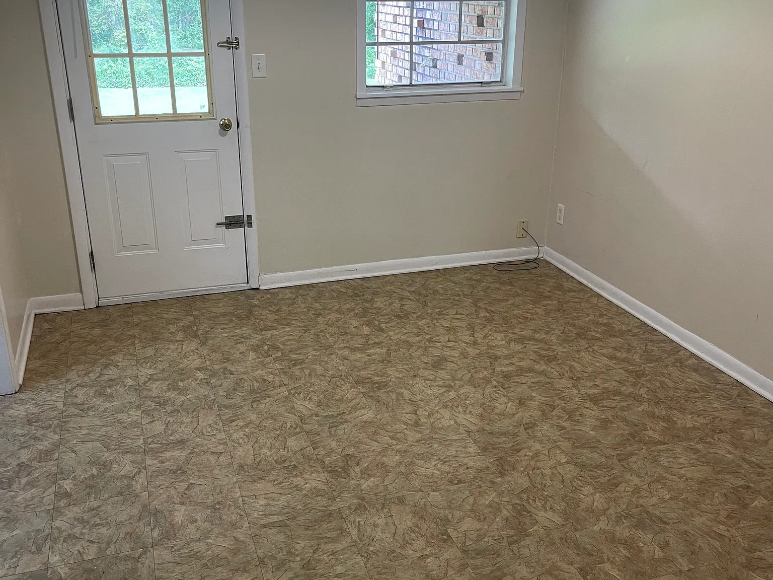 2 bed, 1.5 bath, 1050 sqft, $950 — Photo 4