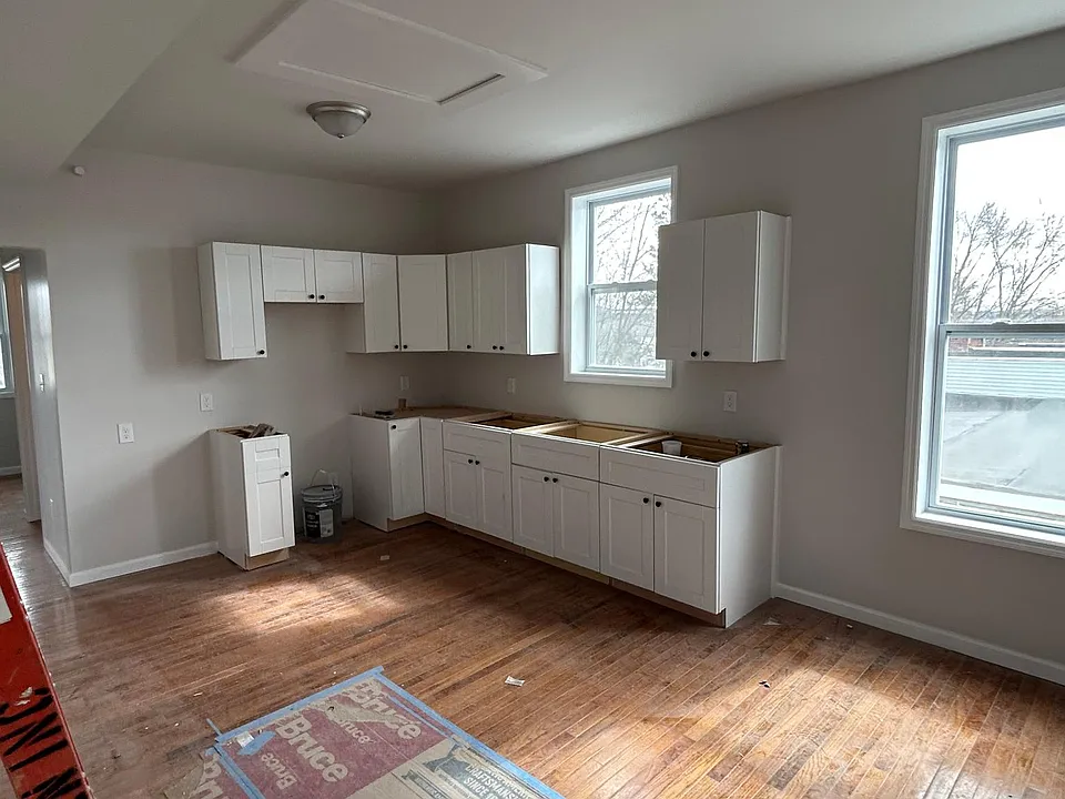 136 Main St #3