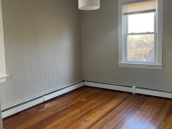 4th image of 54 Courtland St #1