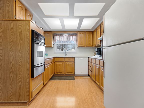 5th image of 620 Chelmsford Ln