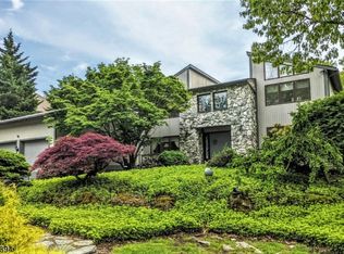 90 Rock Rd W, Green Brook, NJ 08812