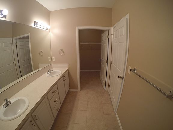 Master Suite 2 Bathroom