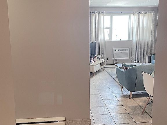 2nd image of 928 Howard Ave #15