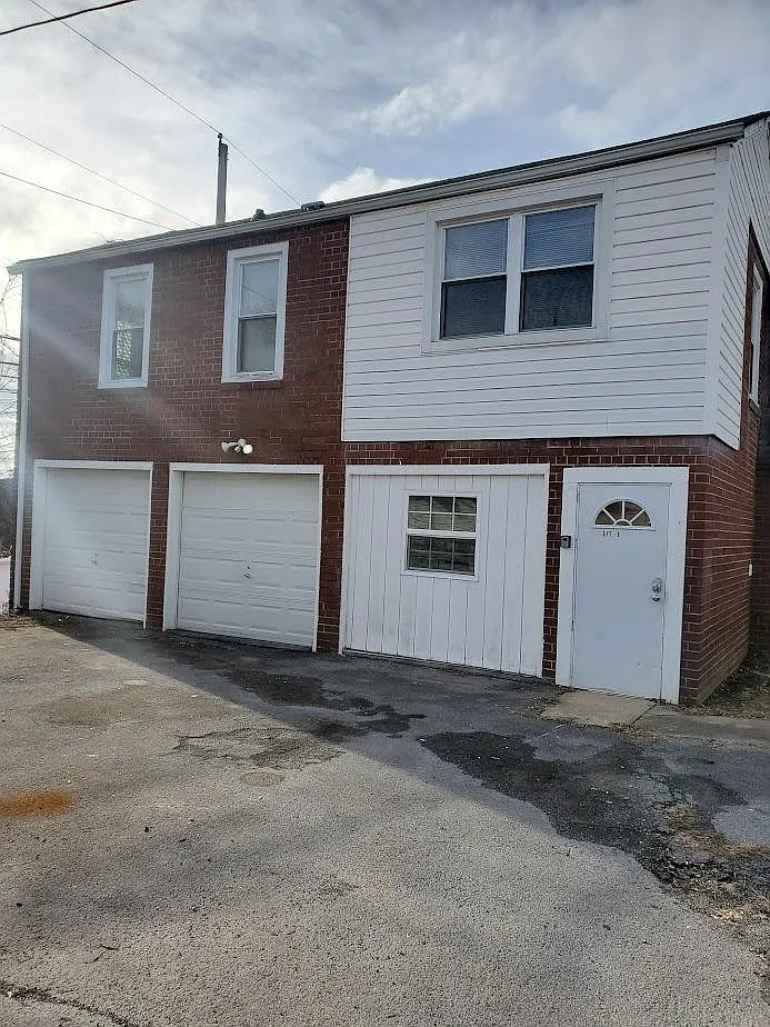 3 bed, 1000 sqft, $1,095 — Photo 2