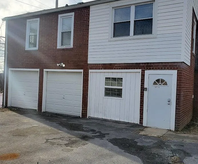 1233 E Center St — Photo 2