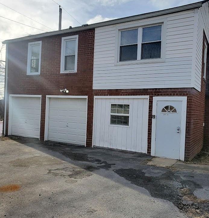 1st image of 1233 1/2 E Center St
