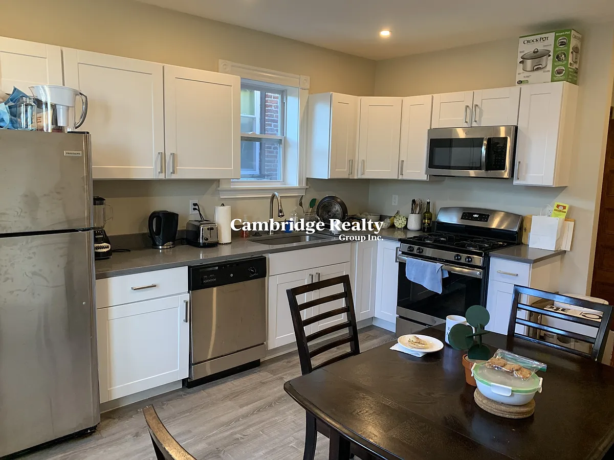 Building Photo - 174 Saint Alphonsus St #3T