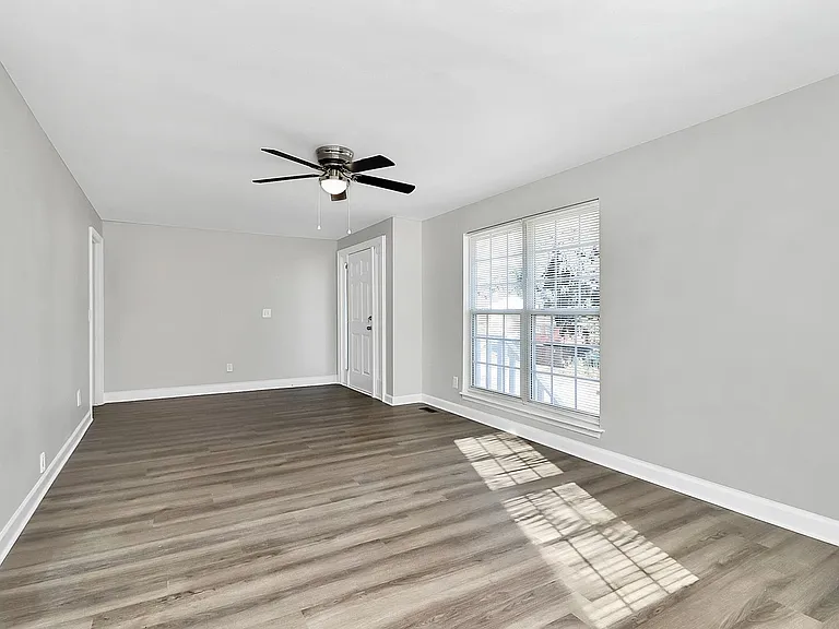 2429 Marlowe Ave — Photo 5