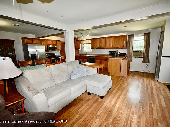 3rd image of 4660 Curtice Rd
