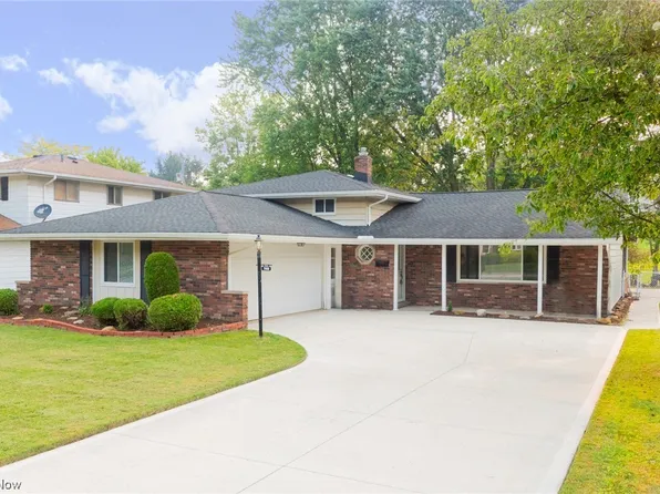 7023 Greenbriar Dr, Parma Heights, OH 44130