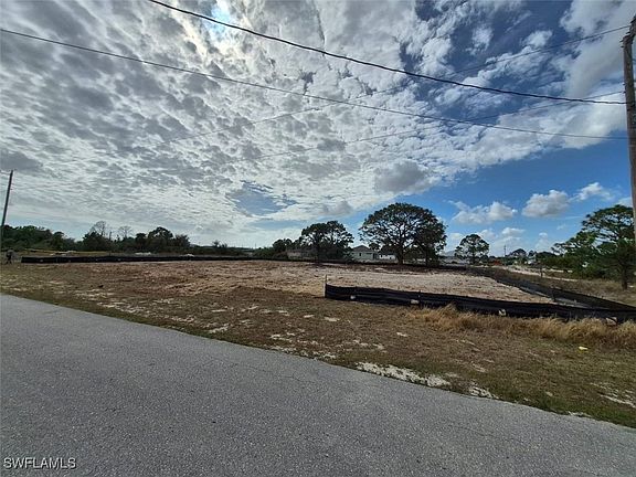 3rd image of 360 Paisley Ave