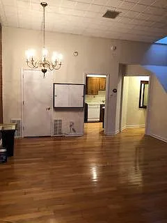 121 E Broad St — Photo 4
