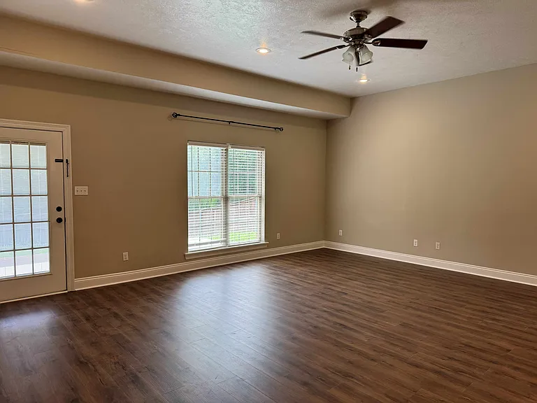 105 Small Oaks Rd — Photo 6