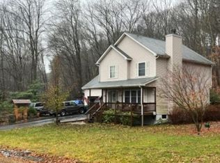 153 Fawn Lake Dr, Dingmans Ferry, PA 18328