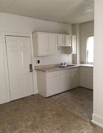 3rd image of 2102 W Malone Ave