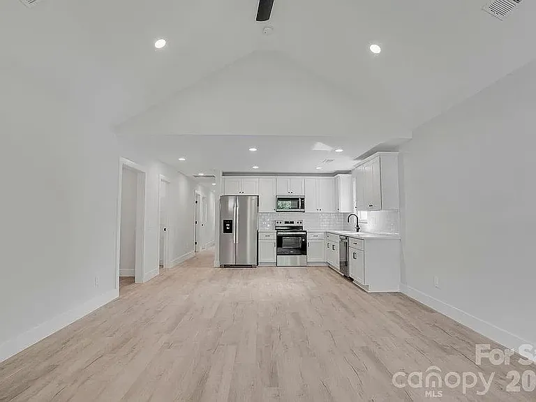 1120 Rosehill Dr — Photo 18