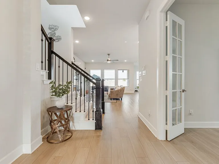 2201 Peters Colony Dr — Photo 13