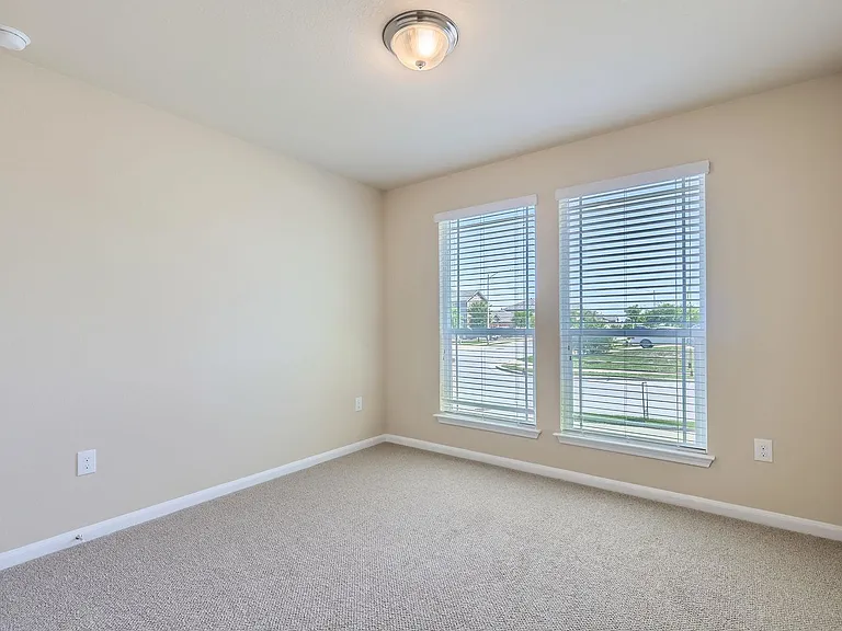 2108 Langdale Ln — Photo 8