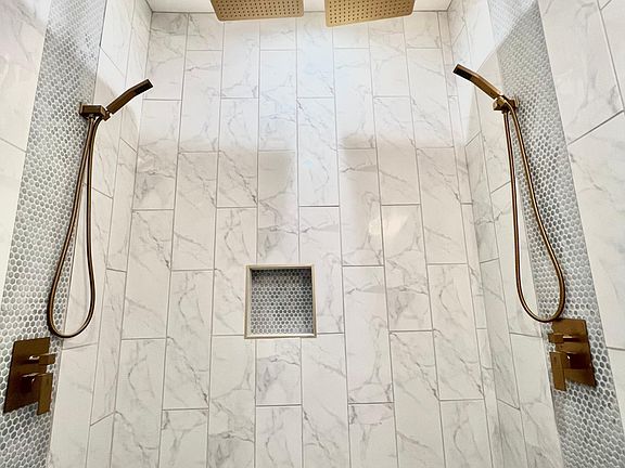 3rd image of 552 Forest Ave #1N