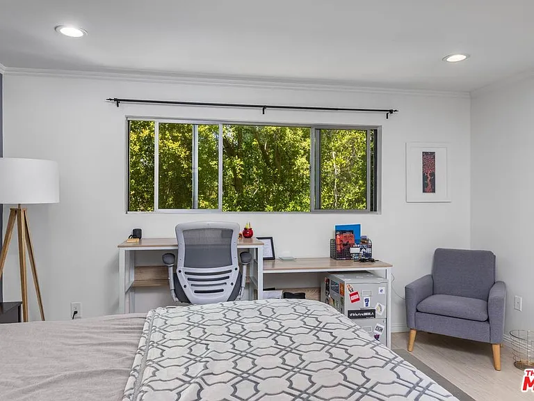12801 Moorpark St #206 — Photo 13