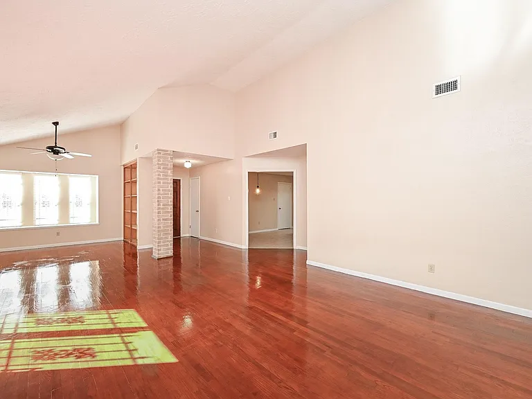 7918 Chancel Dr — Photo 5