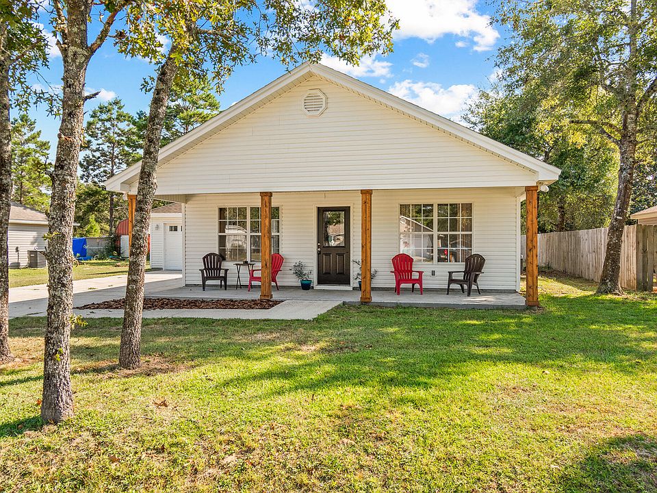 1369 Oakwood Lakes Blvd, Defuniak Springs, FL 32433 | Zillow