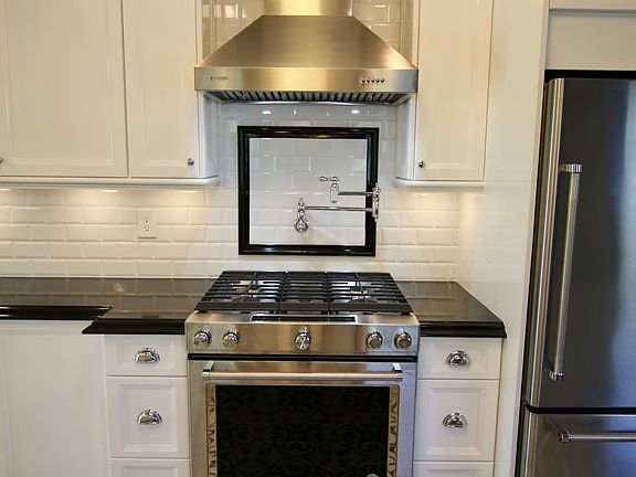 5th image of 146 N Harwood St