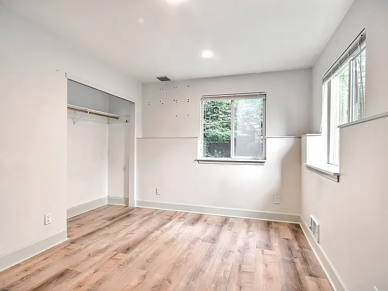 5246 22nd Ave NE — Photo 6