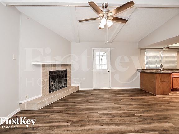 3rd image of 903 Cypress Ct