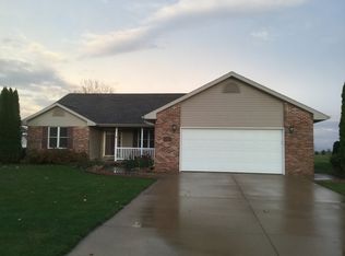 734 S Jordans Ct, Watseka, IL 60970