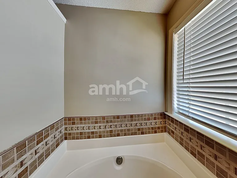 209 Kindlewood Dr — Photo 16