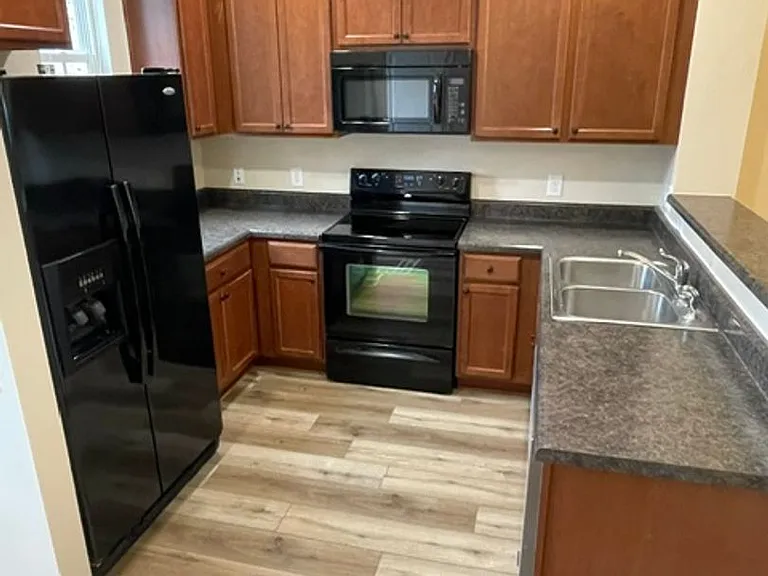 9507 Longstone Ln — Photo 2