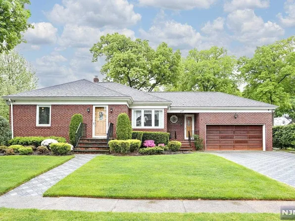 250 Myrtle Ave, New Milford, NJ 07646