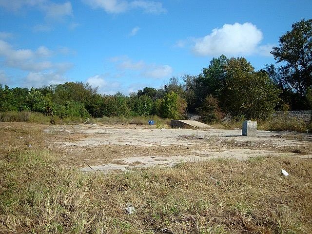 2nd image of 1400 New Boston Rd